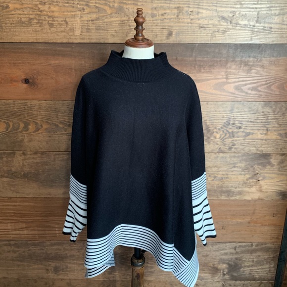 Chicwish Sweaters - NWT Chicwish Black & White Knit Poncho w/Sleeves